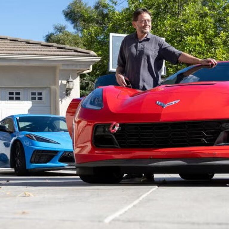 ted-garland-with-his-corvettes-and-porsche-1